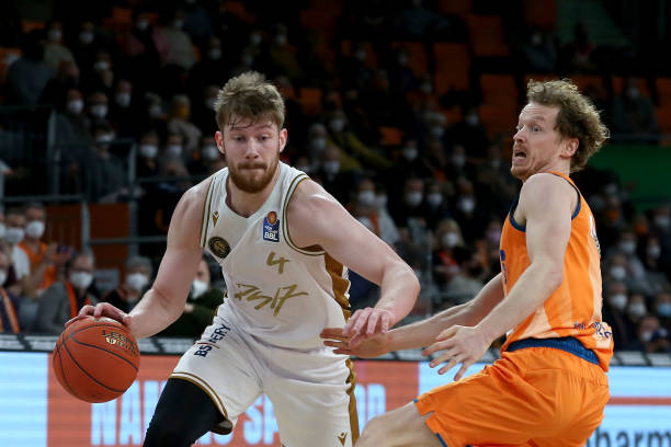 赛场表现赢 赛场表现赢